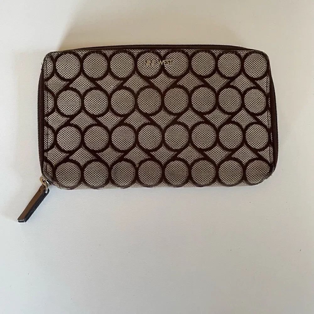 Pre-Owed Nine West Womens Bronw and Tan Wallet